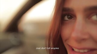 Anissa nyalogatja szexvideo free barátja punciját a farok mögött.